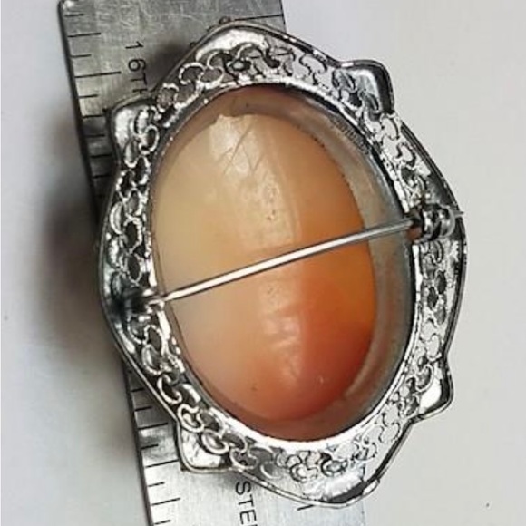 Vintage Ornate Silver Tone Shell Cameo Brooch. - Picture 4 of 5
